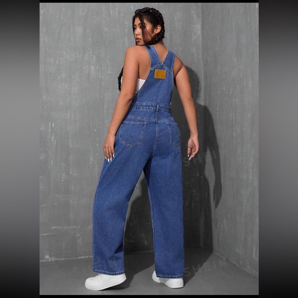 SHEIN EZwear Plus Size Women's Pocketed Wide Leg Loose Bib Overall Jumpsuit - Picture 2 of 5